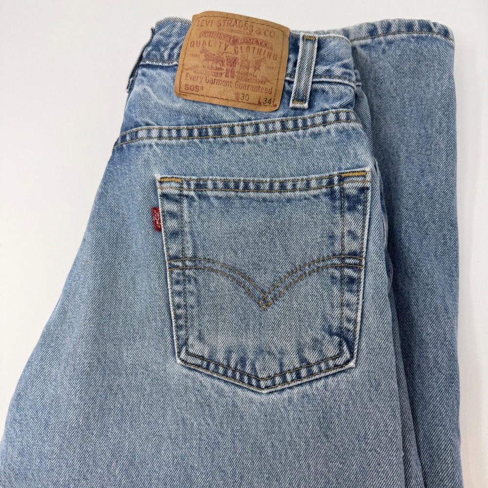 Vintage Levis 505 Mens 30x34 Light Wash Blue Straight Leg Regular Fit Jeans